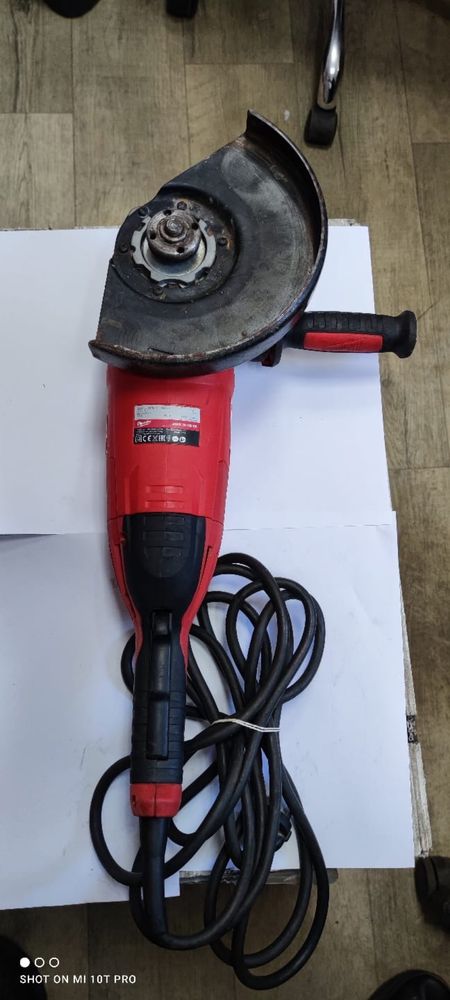 Sz szlifierka kątowa milwaukee  230W 2200 W.  AGVK22-230EK