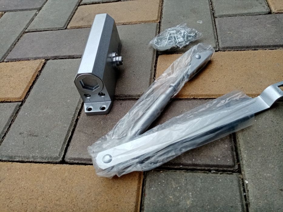 Доводчик для двери