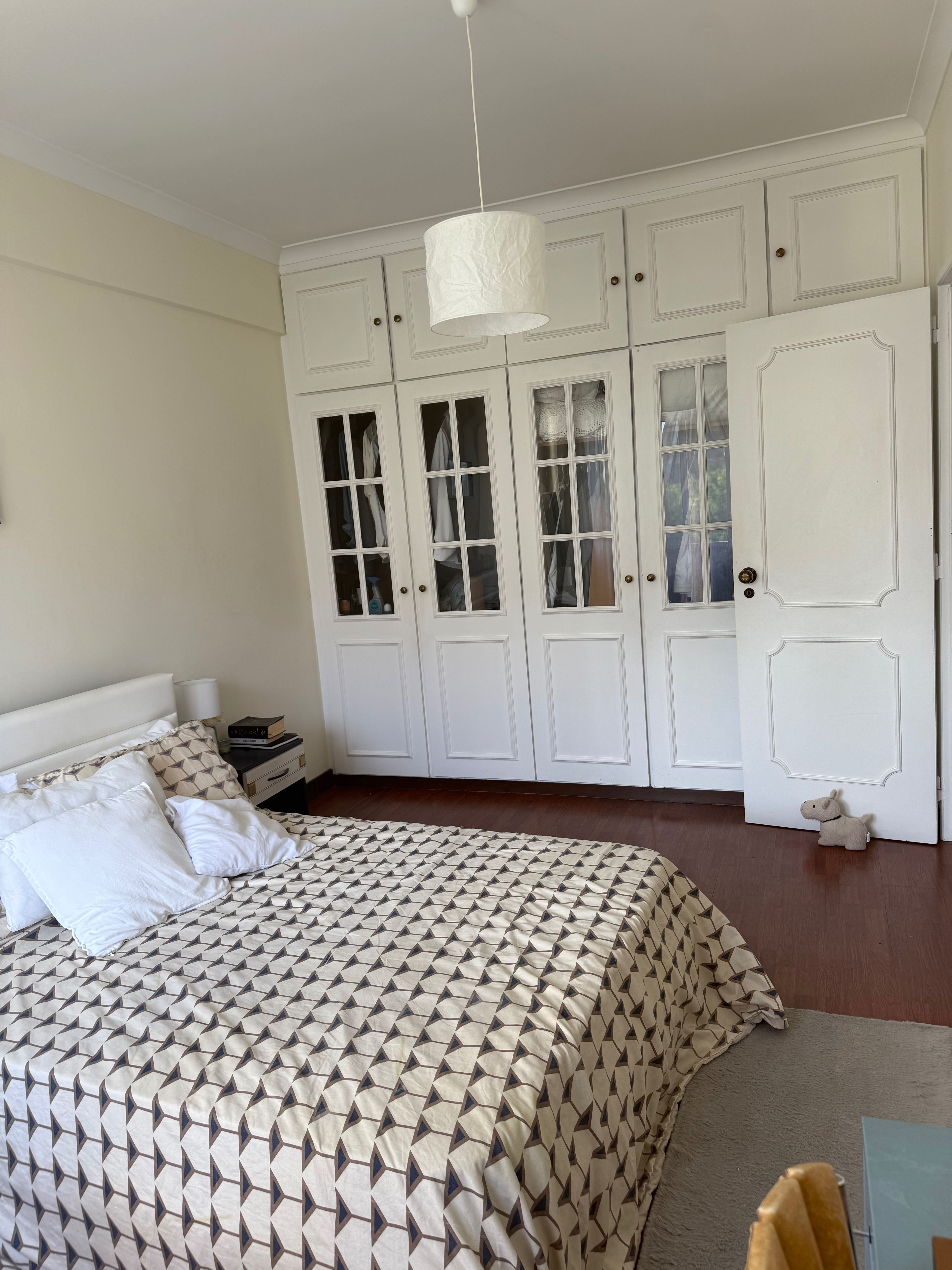 Quarto para casal amplo e espaçoso