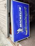 Reklama podświetlana neon kaseton Michelin