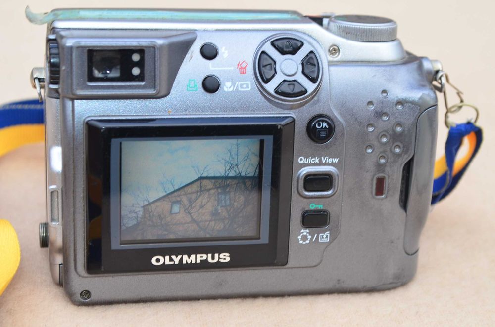 Рабочий 2002 года Olympus Camedia C-4000 zoom + карта Smart Media 8 mb
