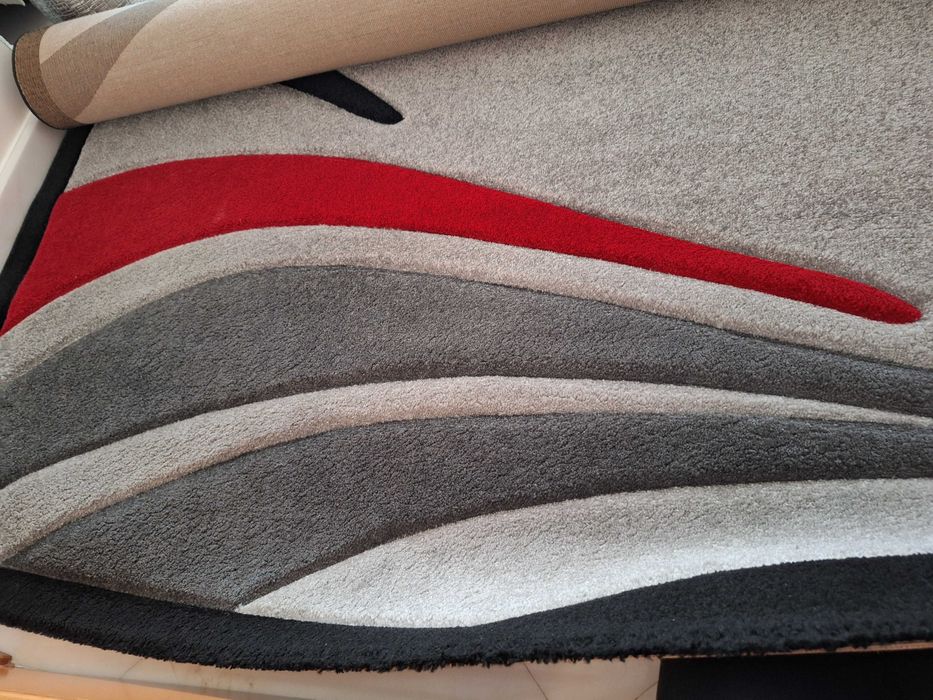 Carpete cinza/vermelho 2m×2.90m - 100euros negoc. em muito bom estado