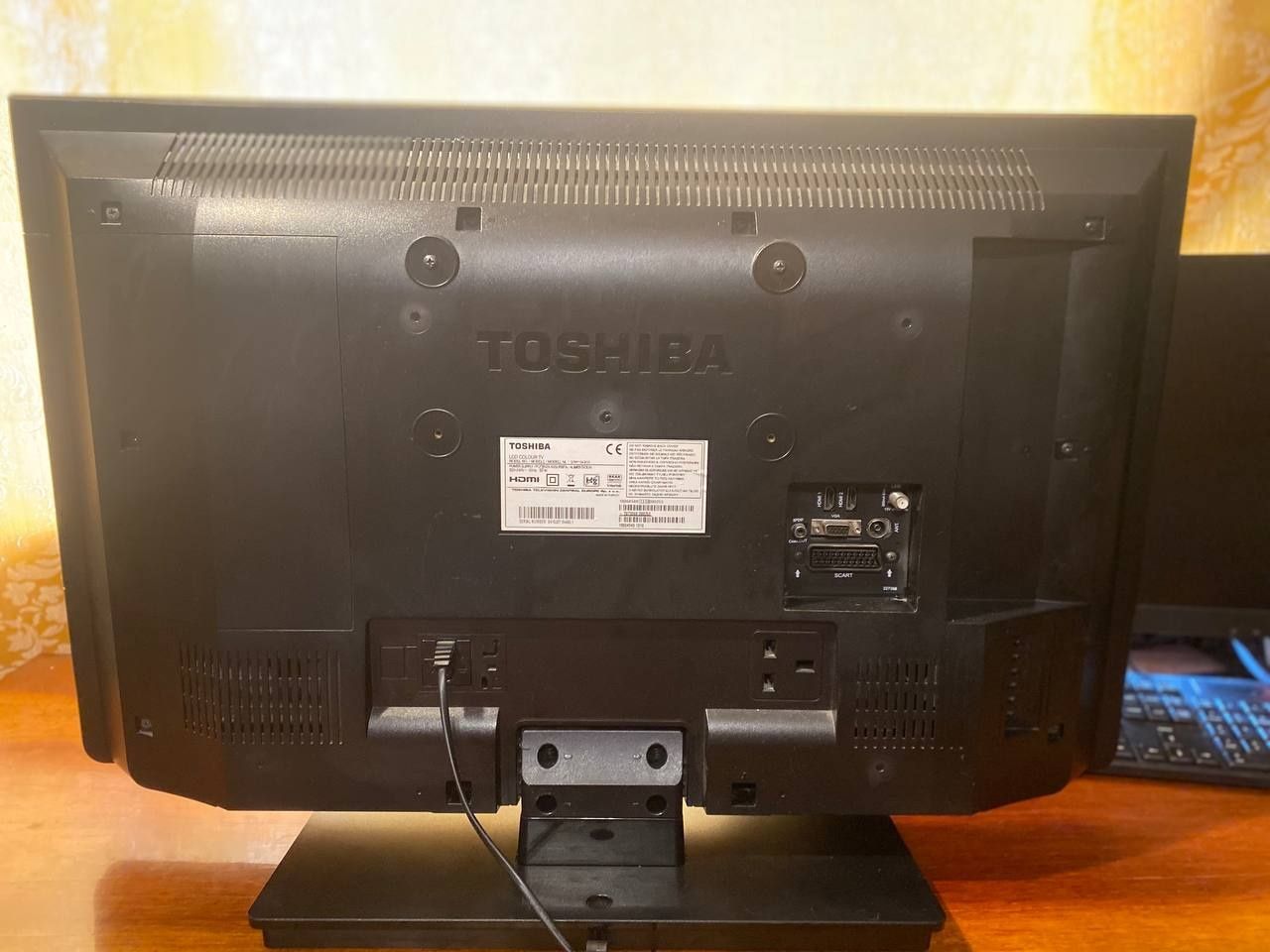 Телевізор Toshiba / 32 дюйма / Full HD /