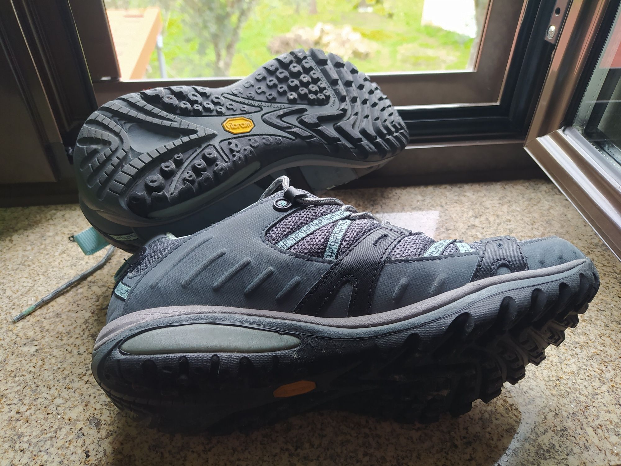 Sapatos Merrell muito pouco usados