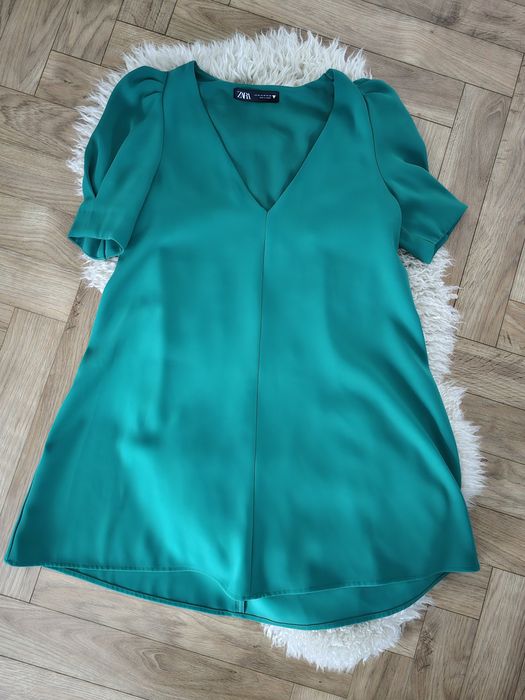 Butelkowa zieleń sukienka z bufkami krótki rękaw dekolt serek Zara XS