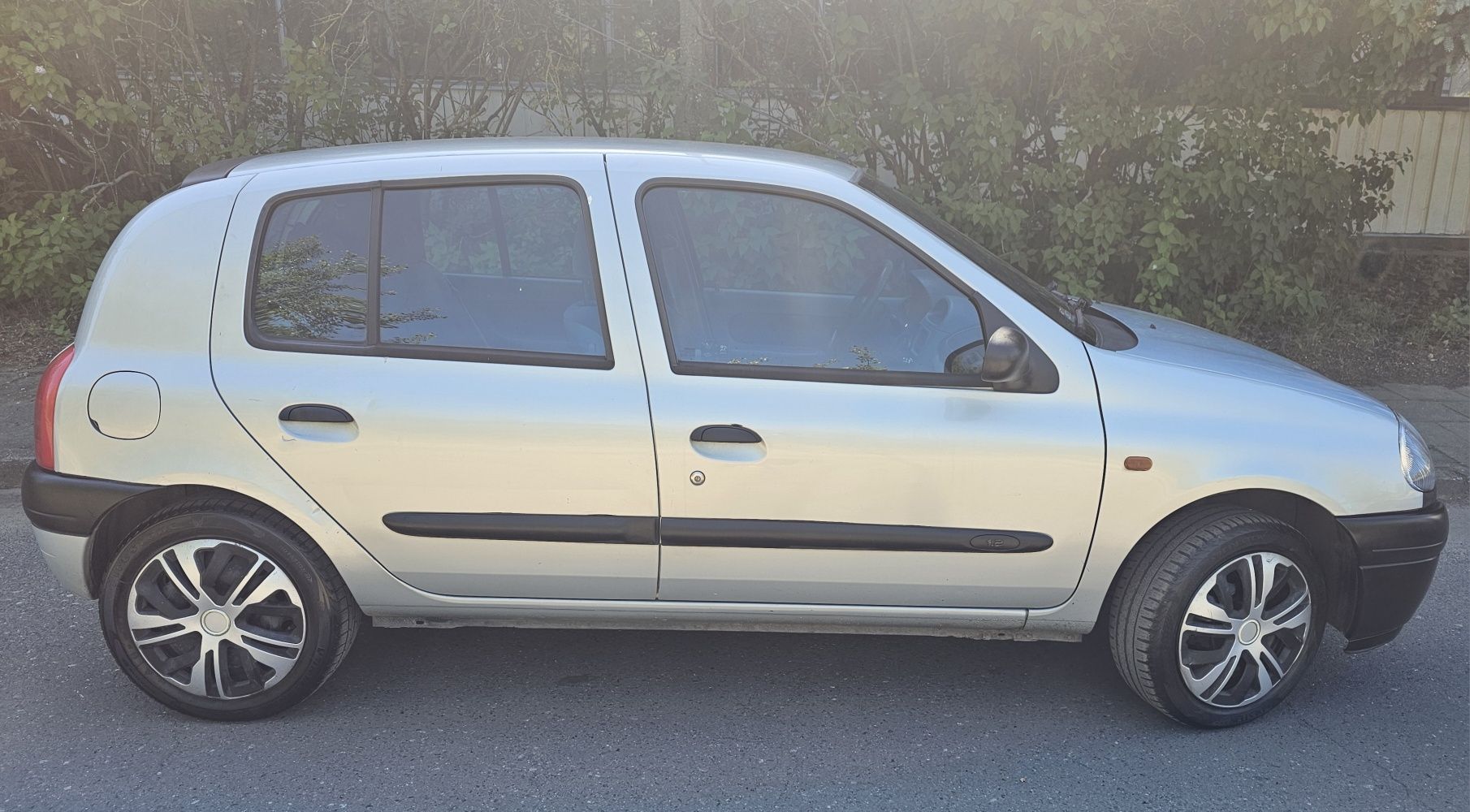 Renault Clio klimatyzacja 5 drzwi radio Bluetooth świeży olej