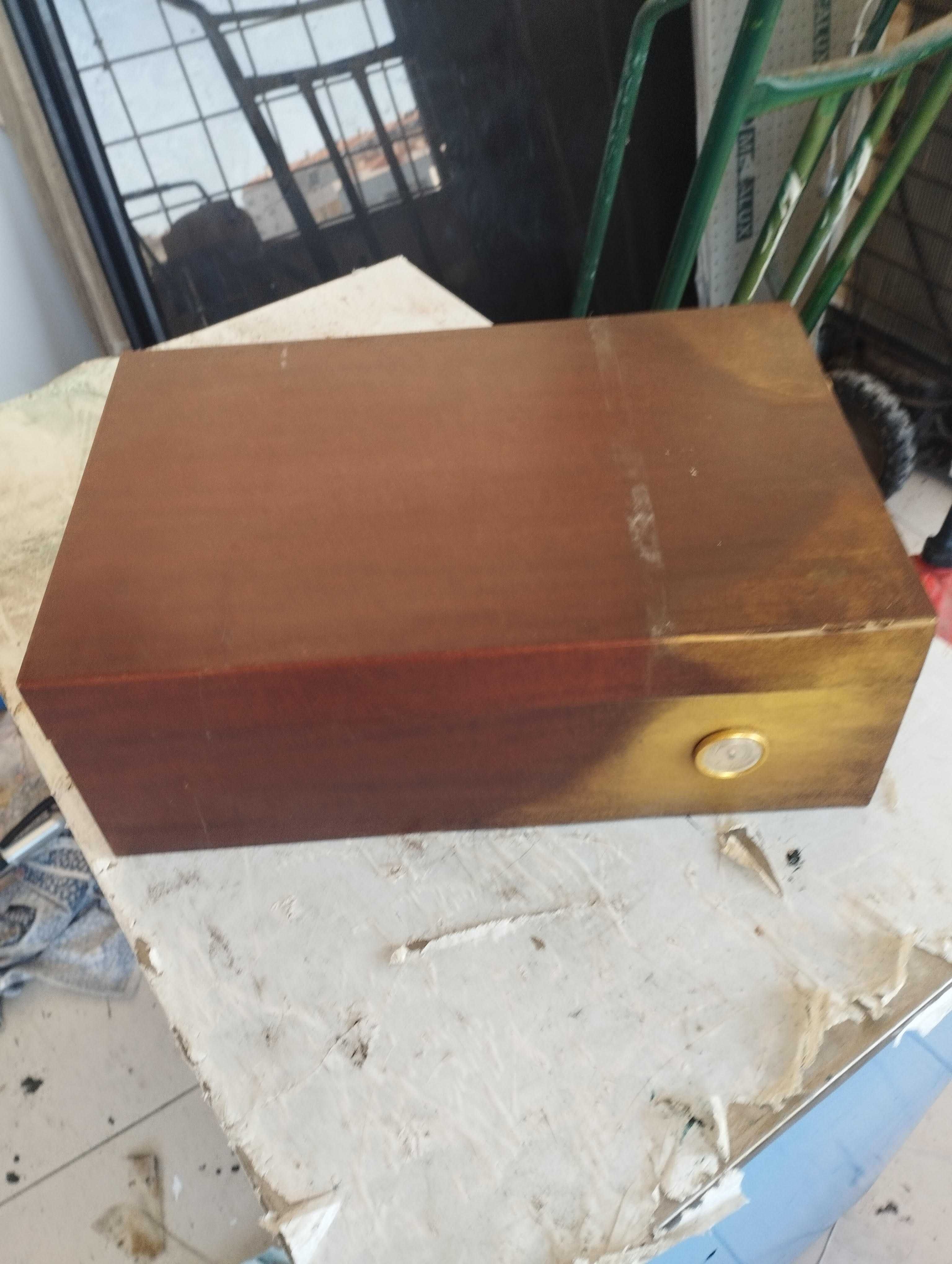 Caixa Humidificadora de Charutos