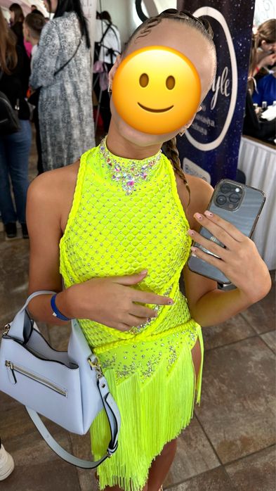 Продаємо бальну сукню