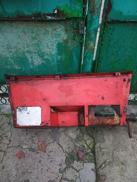 Задняя часть кабины под горловины ЮМЗ