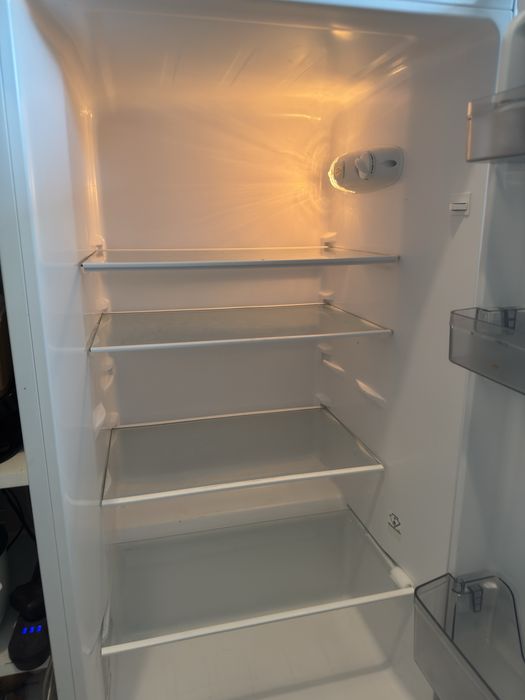 Frigorífico, novo e em bom estado
