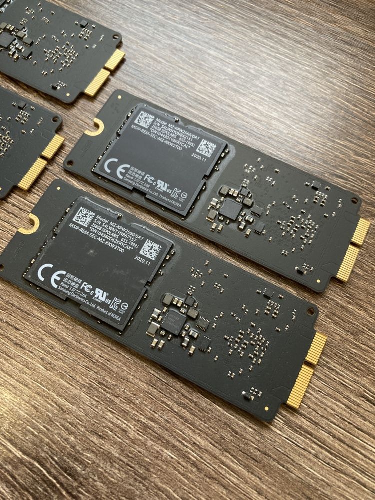 SSD Samsung MZ-KPW2560/0A7 256 GB PCI-E Apple оригинал