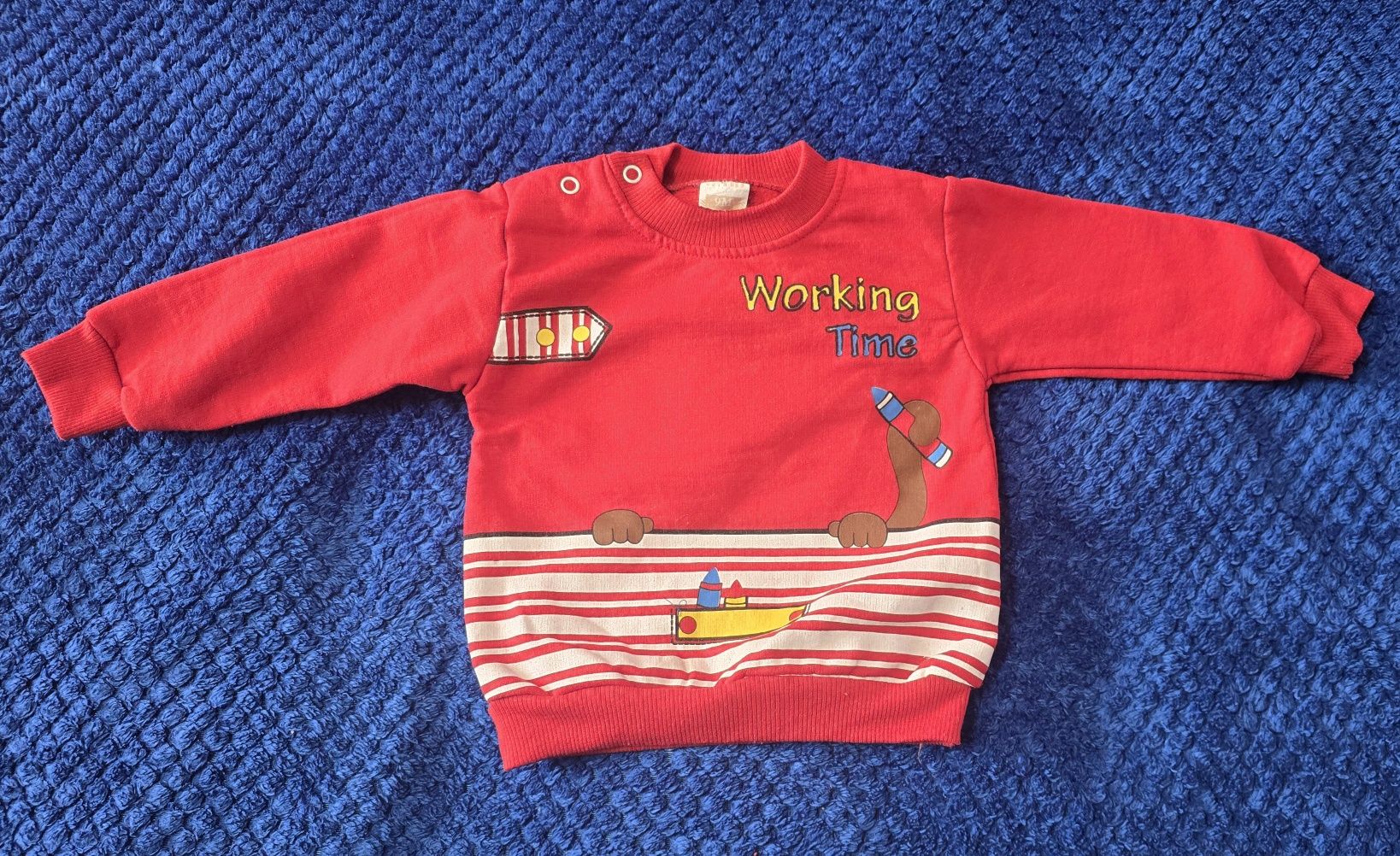 Czerwona bluza niemowlęca