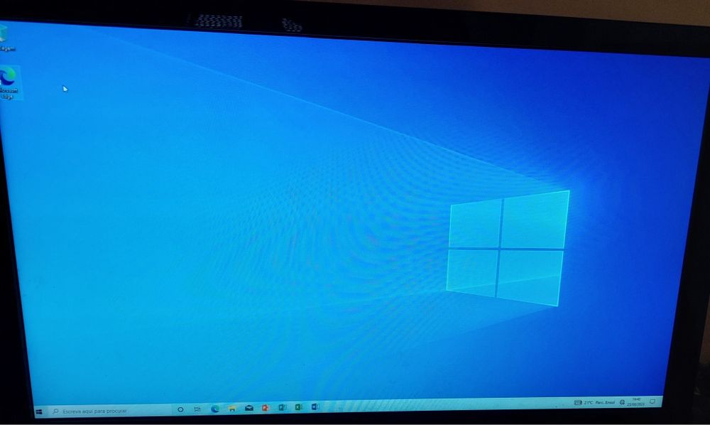 Computador torre, monitor, teclado e rato