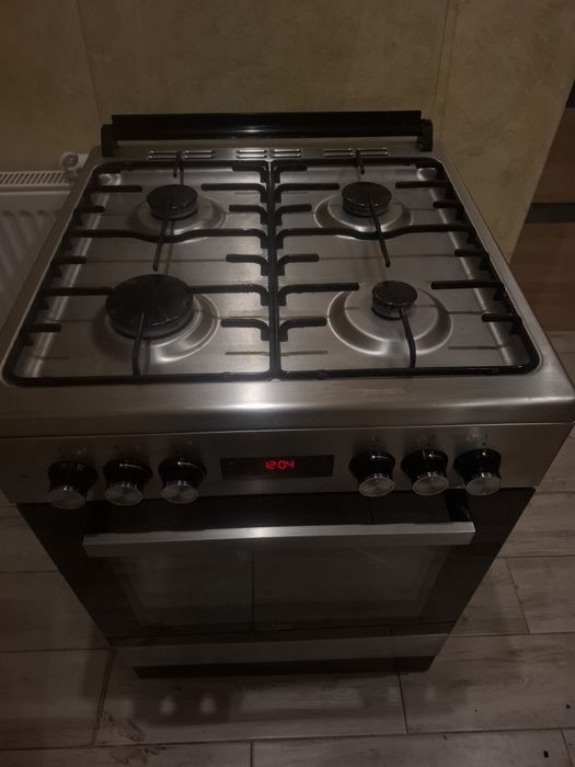 Kuchenka gazowa z piekarnikiem elektrycznym oraz termobiegiem  60