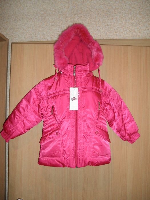 НОВАЯ куртка детская теплая с капюшоном для девочки на 4-5 лет разм М