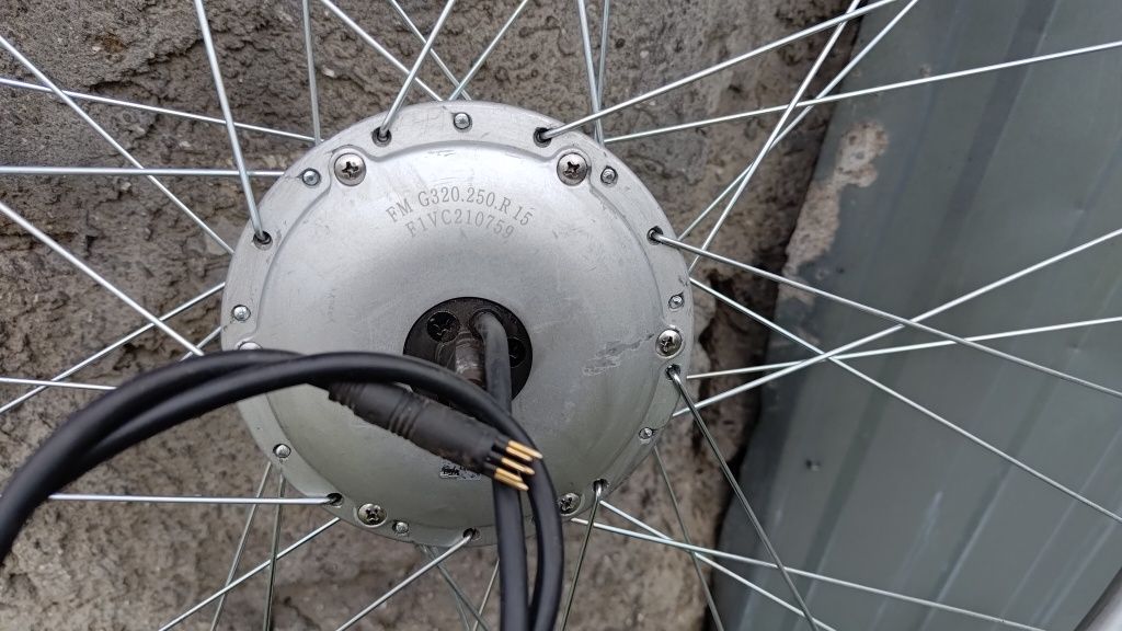 Koło przednie z silnikiem Bafang 36V-48V  sprawne