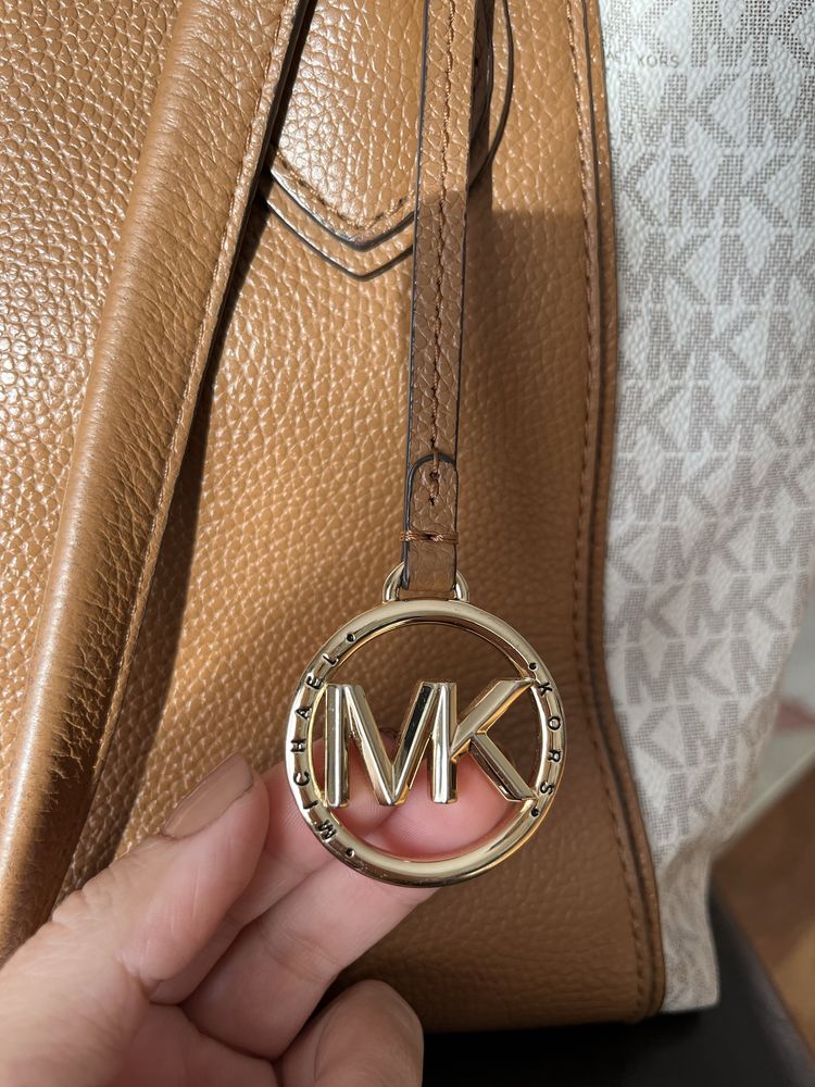 Mala Michael Kors