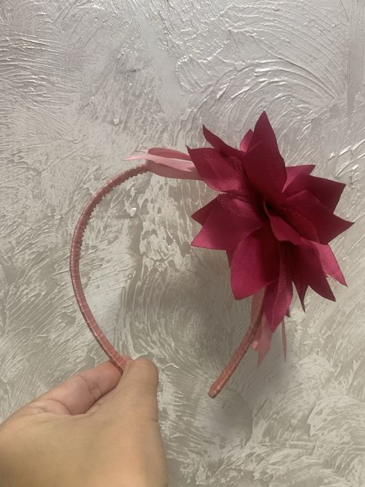 Яркий обруч цветок