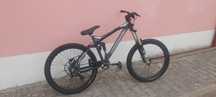 Bicicleta de downhill/enduro