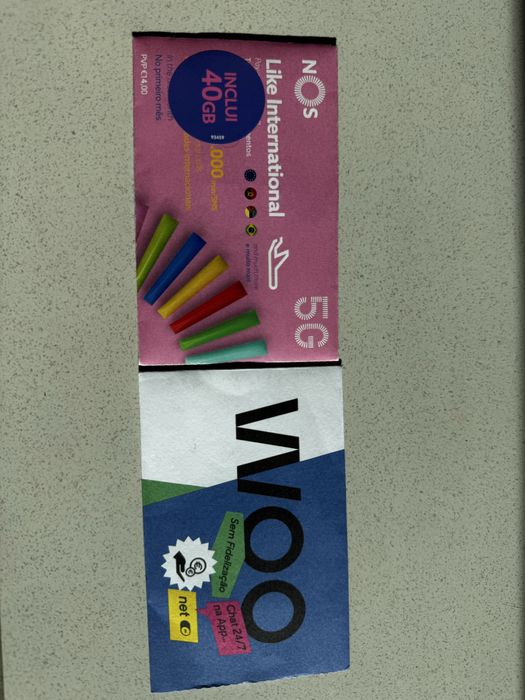 Cartões SIM de tarifário NOS e WOO