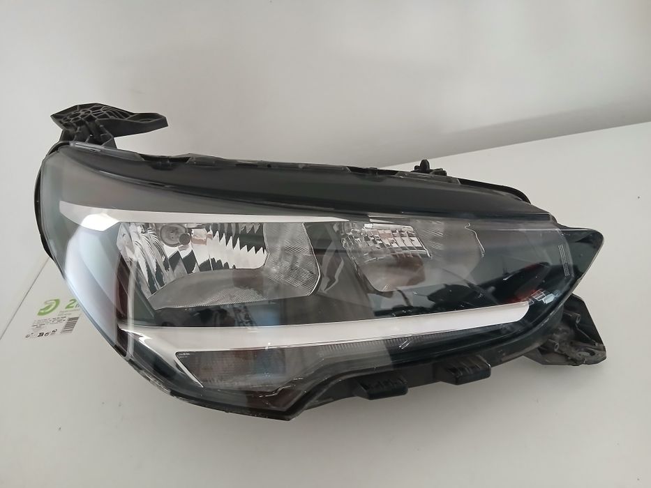 Farol Opel Corsa F 2020