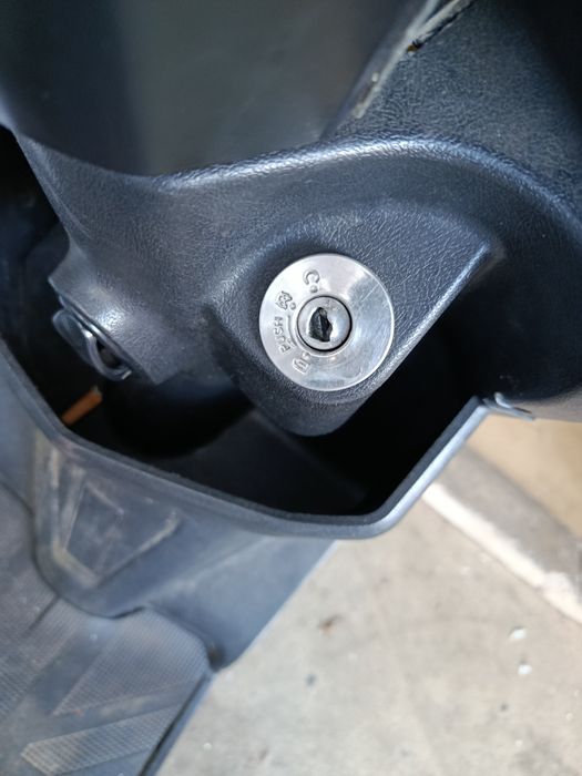 Mota elétrica bateria lítio usada