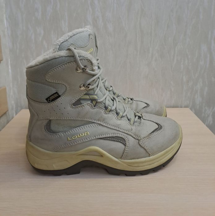 Черевики Lowa Gore-Tex Розмір 37