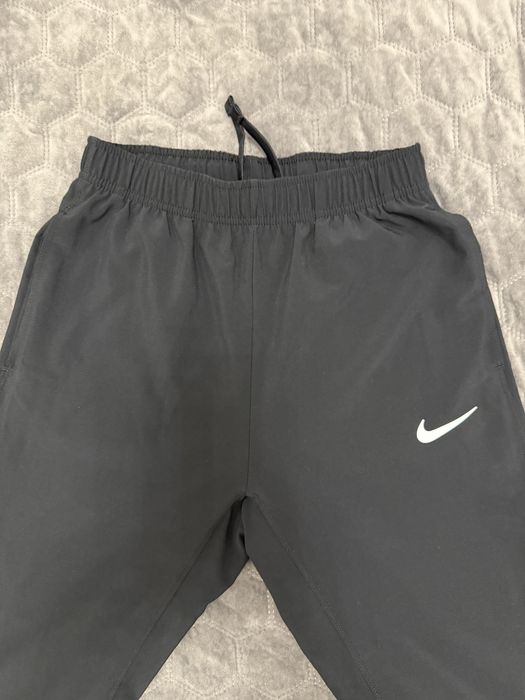 Штани та вітровка Найк, Nike