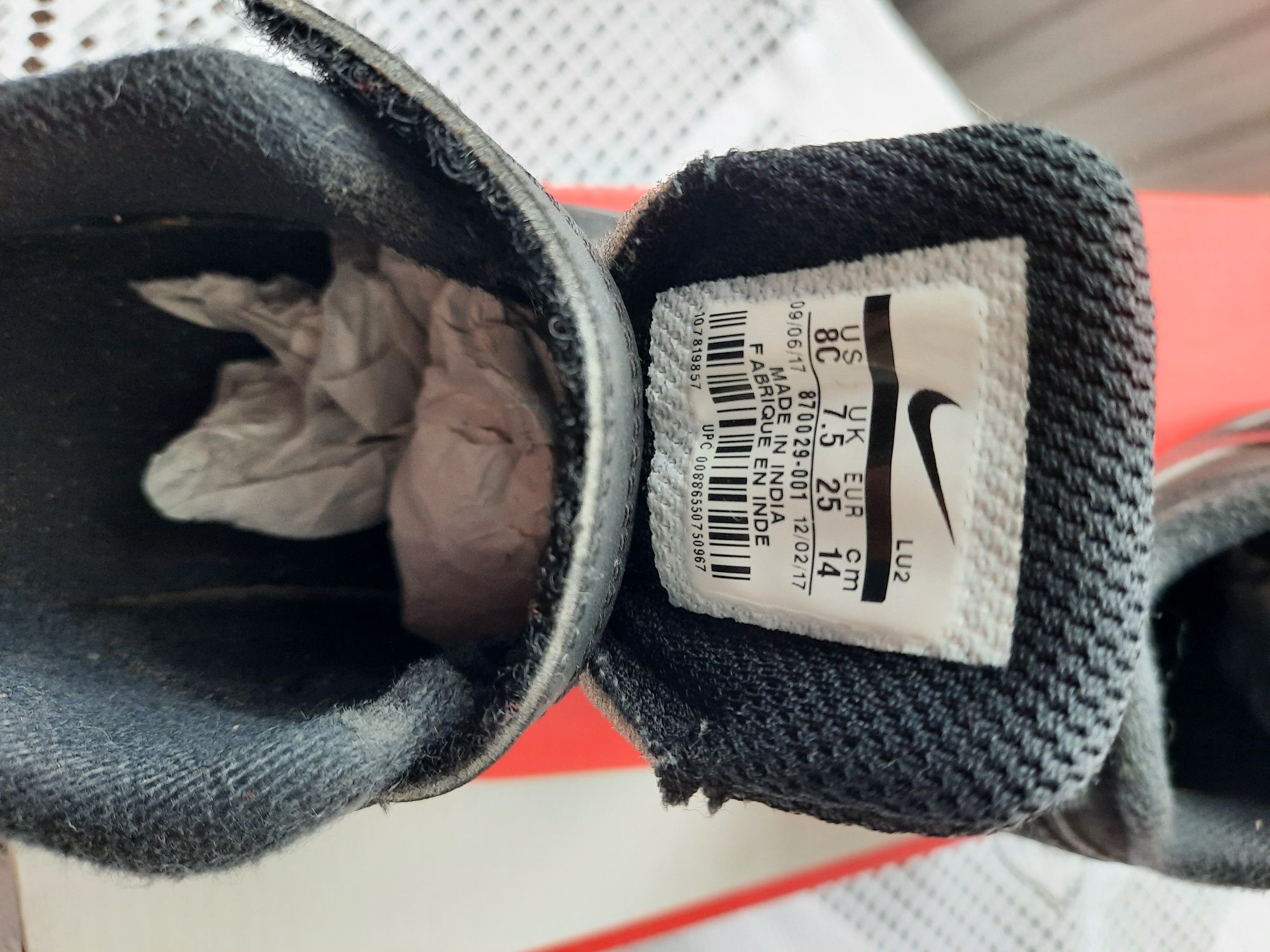 Czarne buty sportowe dla chłopca Nike rozm. 25