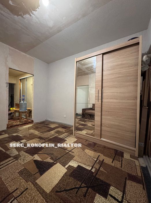 Продам просторную 2к квартиру с частичным ремонтом в таунхаусе в Центр