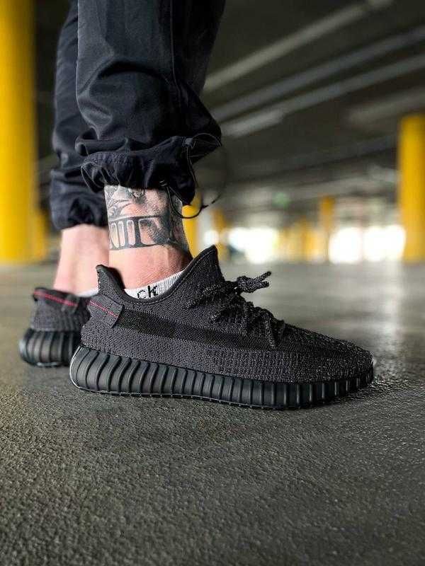 Кросівки весняні для чоловіків. Adidas Yeezy Boost 350 V2 Black Static