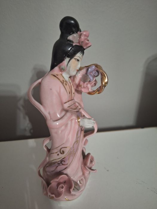 Figurka porcelanowa Gejszy.