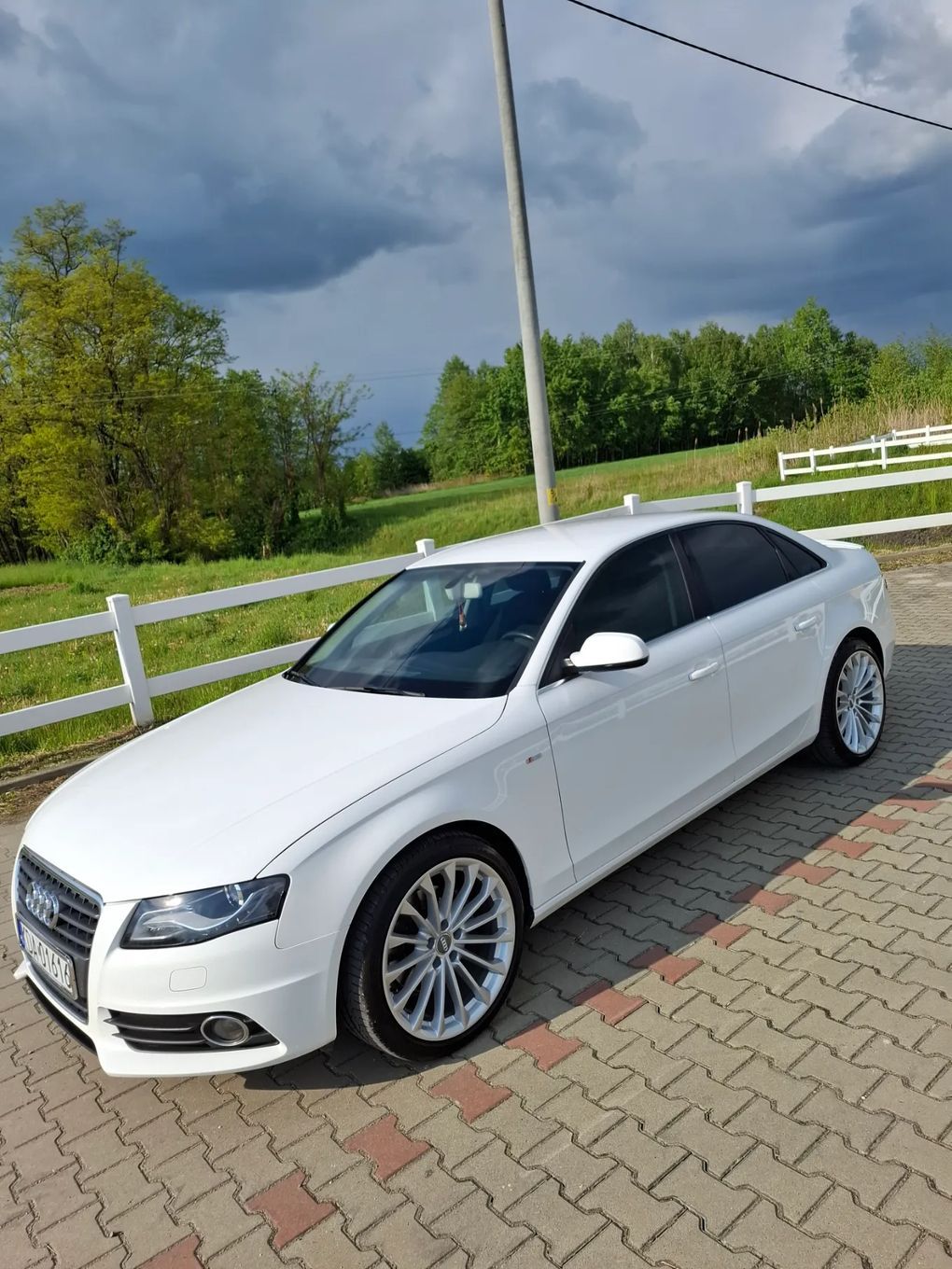 Audi A4 B8 2.0 TDI 143KM • 2010