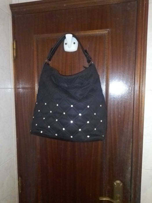 Carteira preta com brilhantes