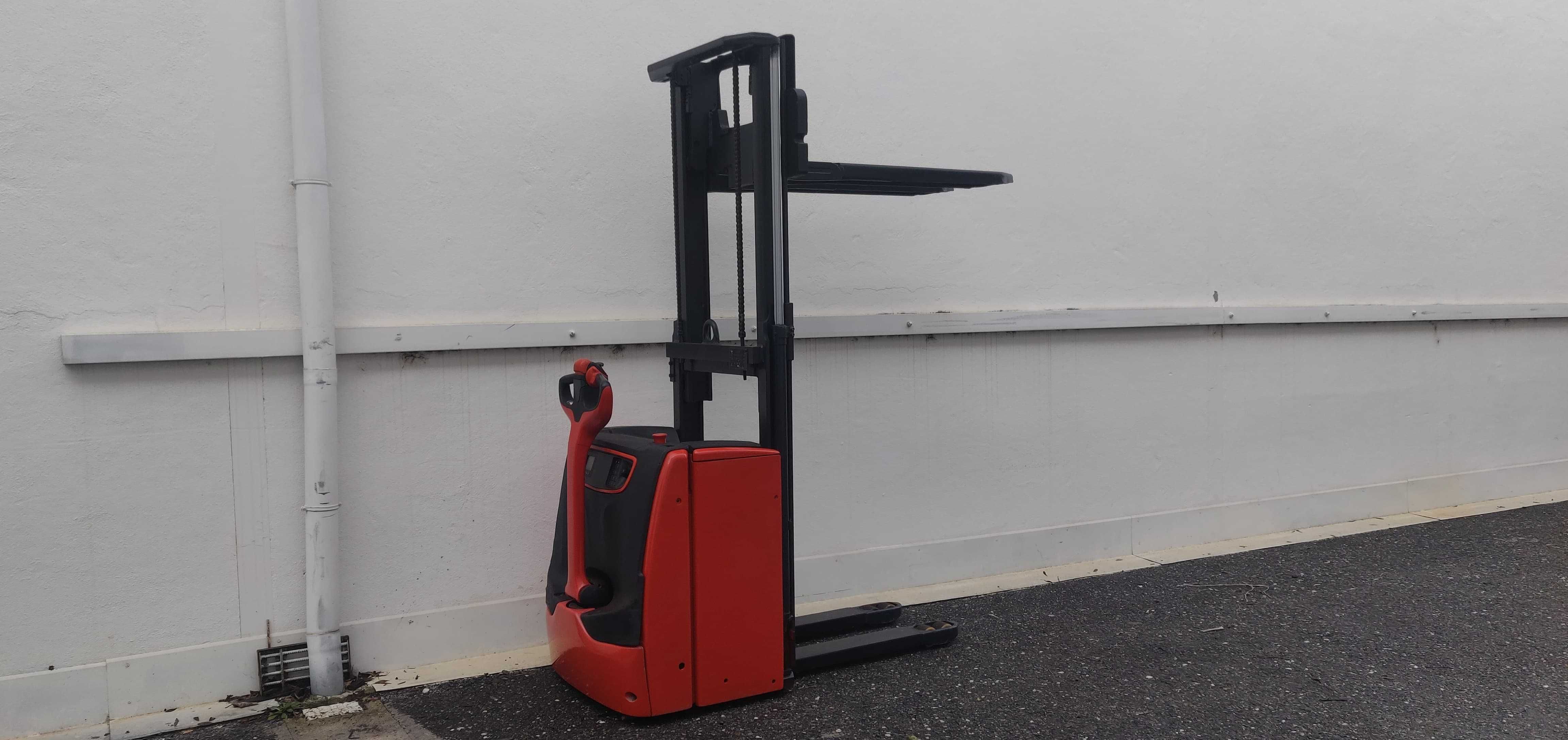 Stacker LINDE L14 Elétrico 1400kg - LINDE L14 1,9m