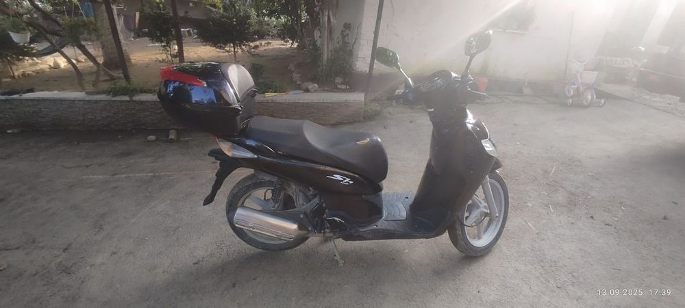 Скутер Хонда 150кубова