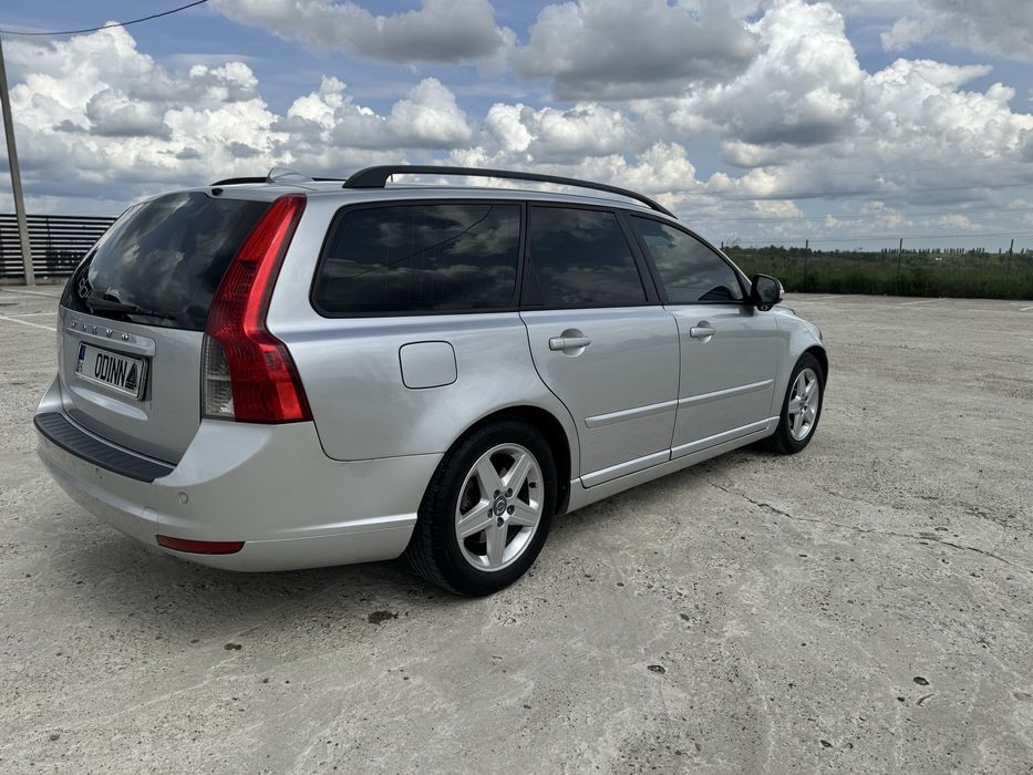 Volvo v50 d2 доглянутий