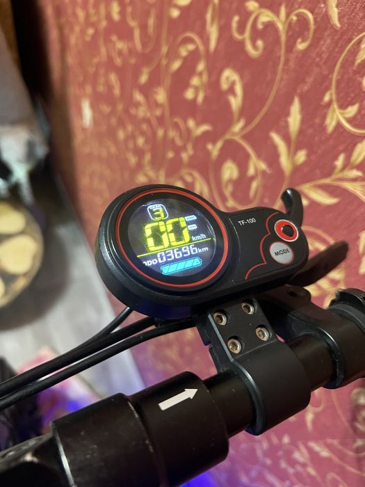 Продам електросамокат Crosser t4