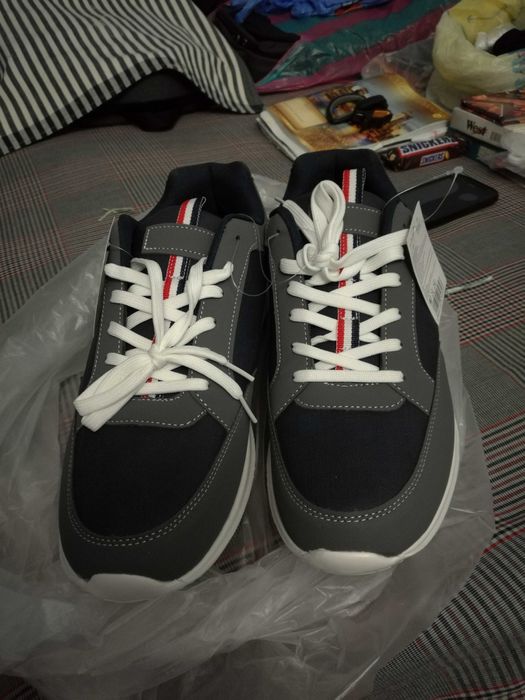 Кроссовки стильные