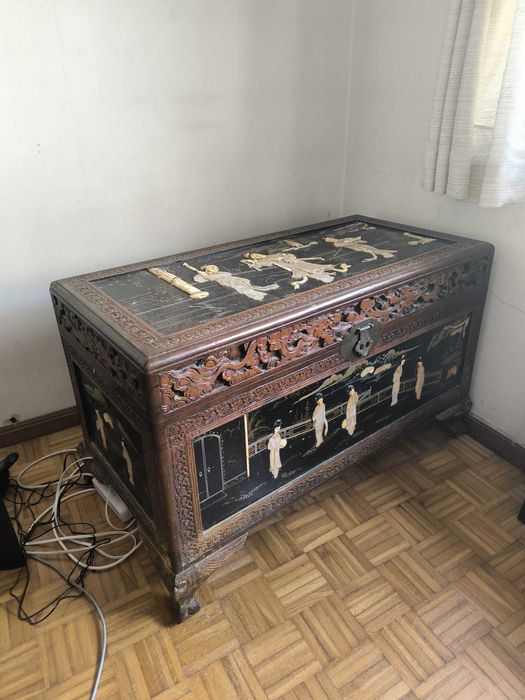 Arca Cânfora oriental com embutidos de madreperola