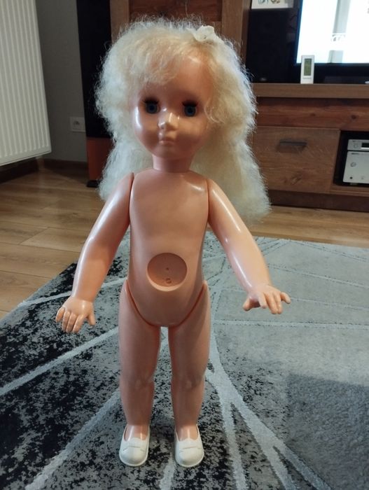 Duża lalka z czasów PRL