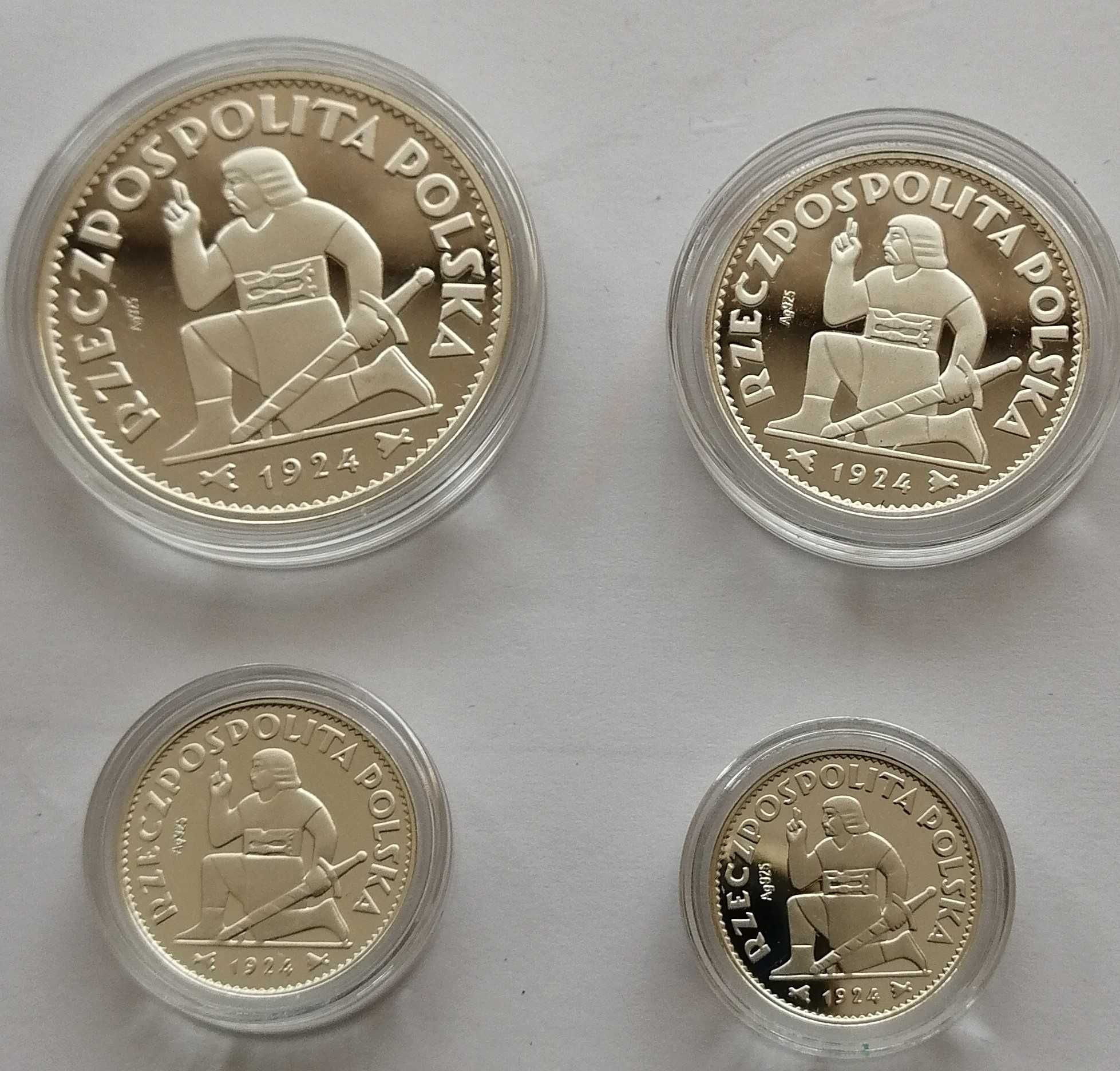 Zestaw czterech sztuk replik monet