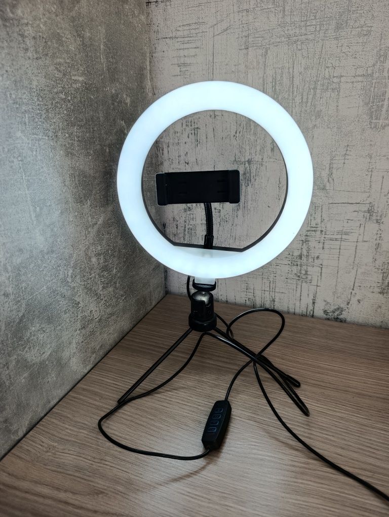 Настольная  usb led лампа кильцева.
