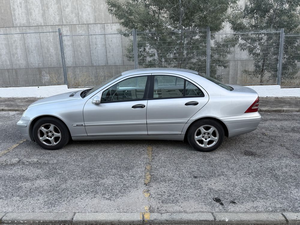 Mercedes-Benz C220