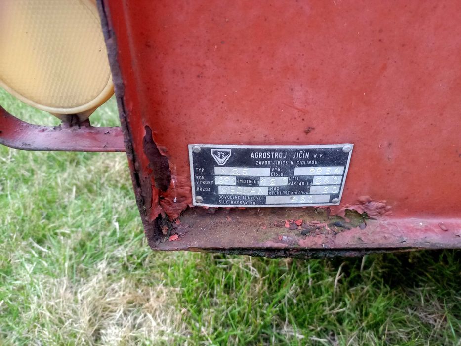 Traktorek, dzik, pług, glebogryzarka, brona, zabytek Czechosłowacja