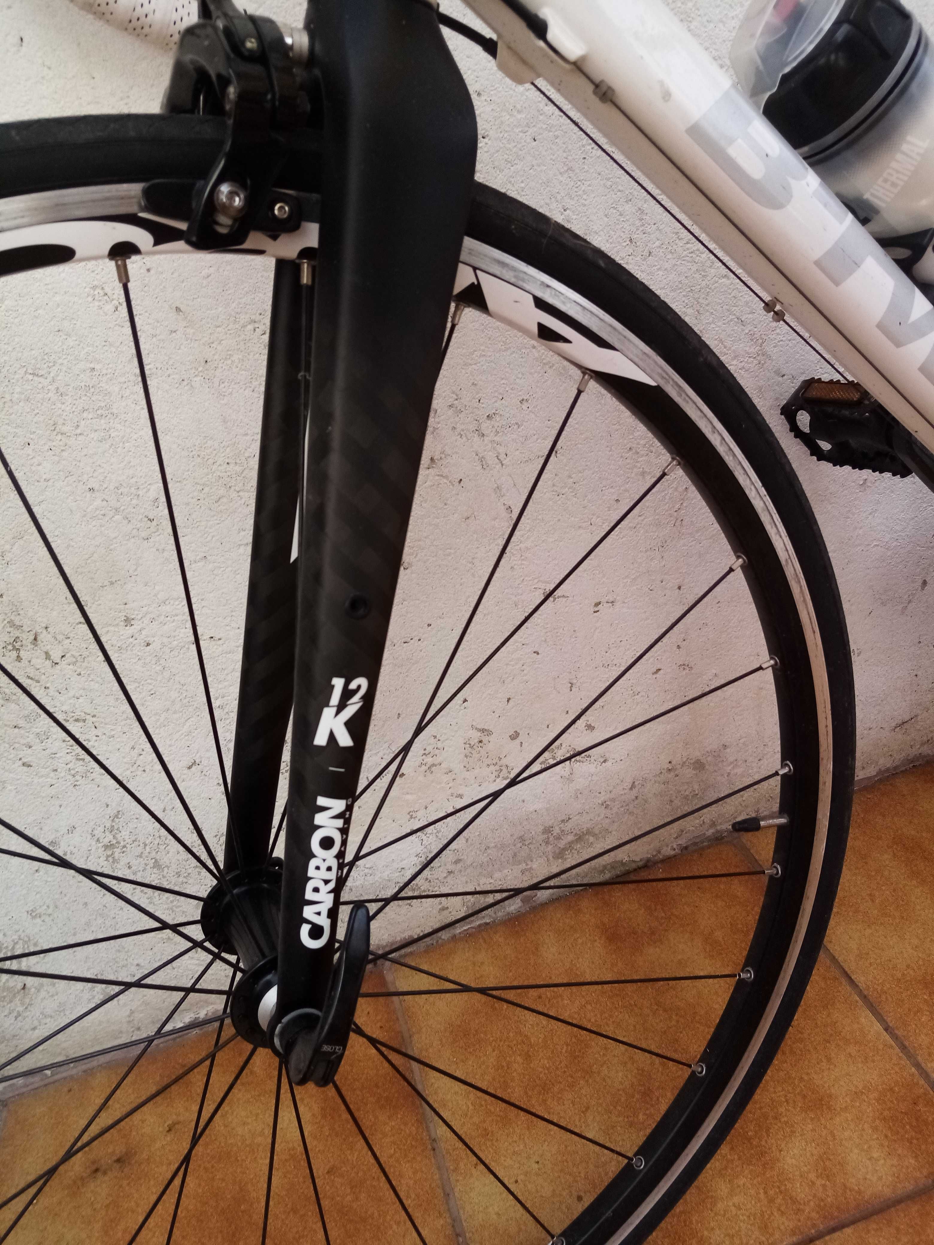 Bicicleta estrada forquilha carbono triban 520