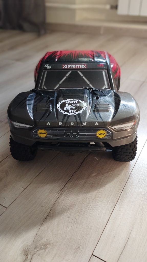 Model RC Arrma Senton 4 × 4