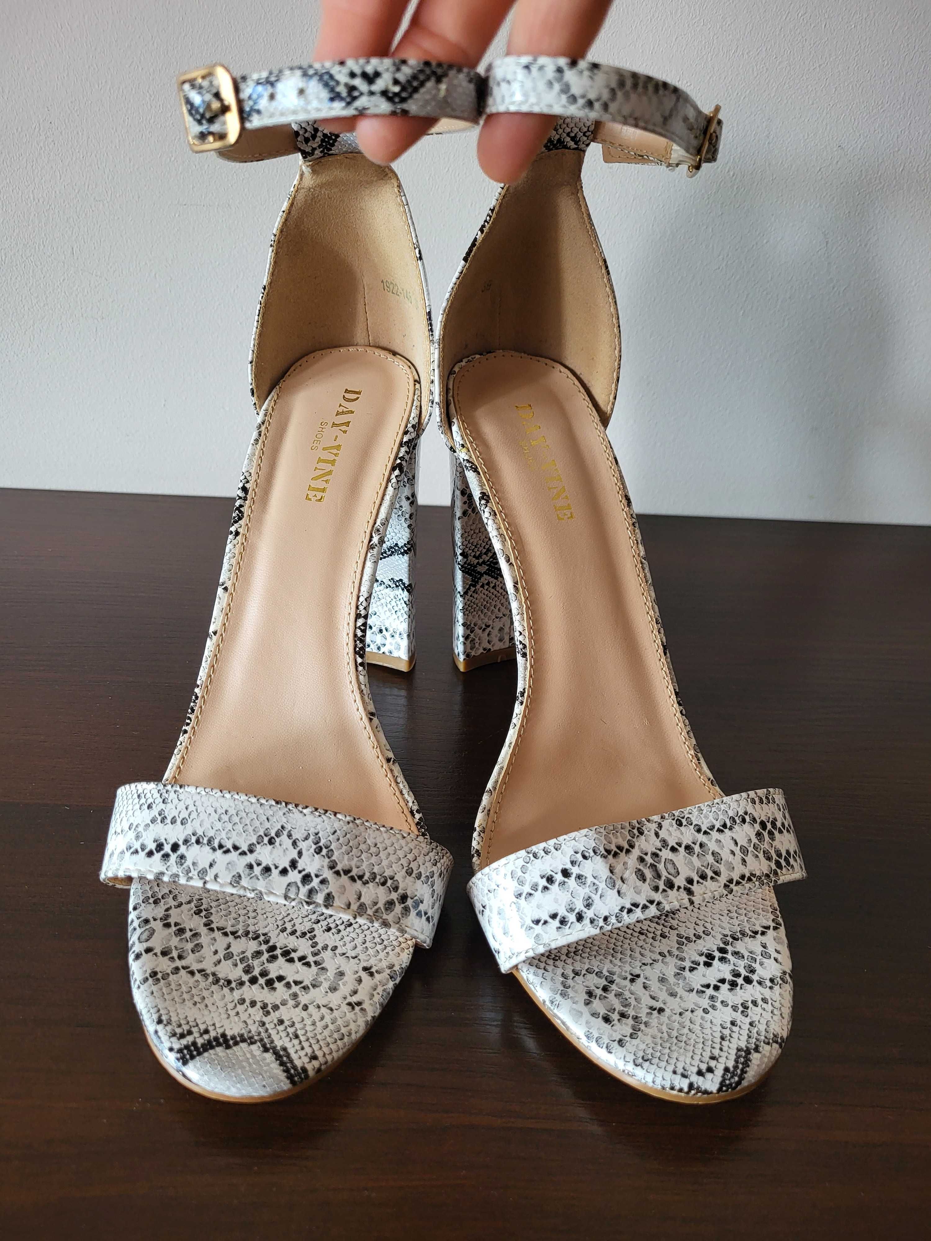 Day- vine shoes, rozmiar 39