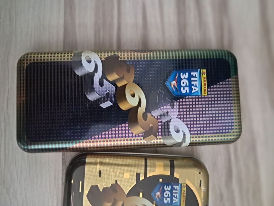 Puszki Panini na karty