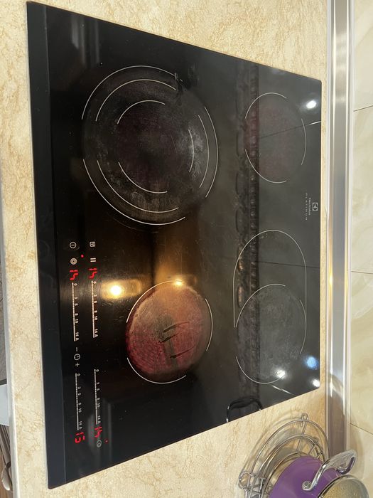 Electrolux плита ,варильна поверхность